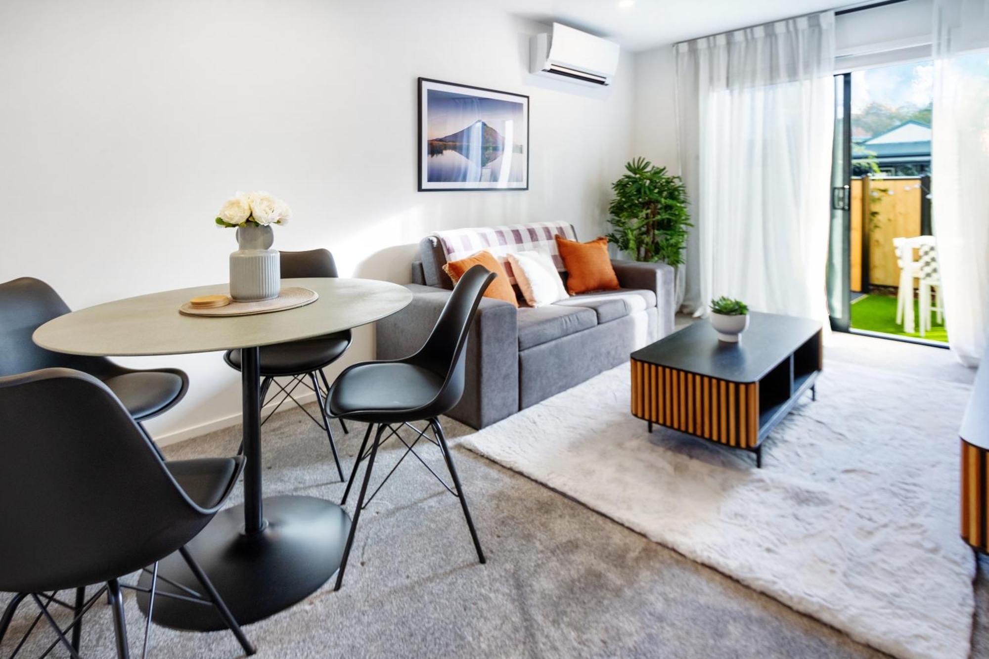 Cbd Luxury Homes Near Cafes Hagley Park River