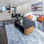 Cbd Luxury Homes Near Cafes Hagley Park River