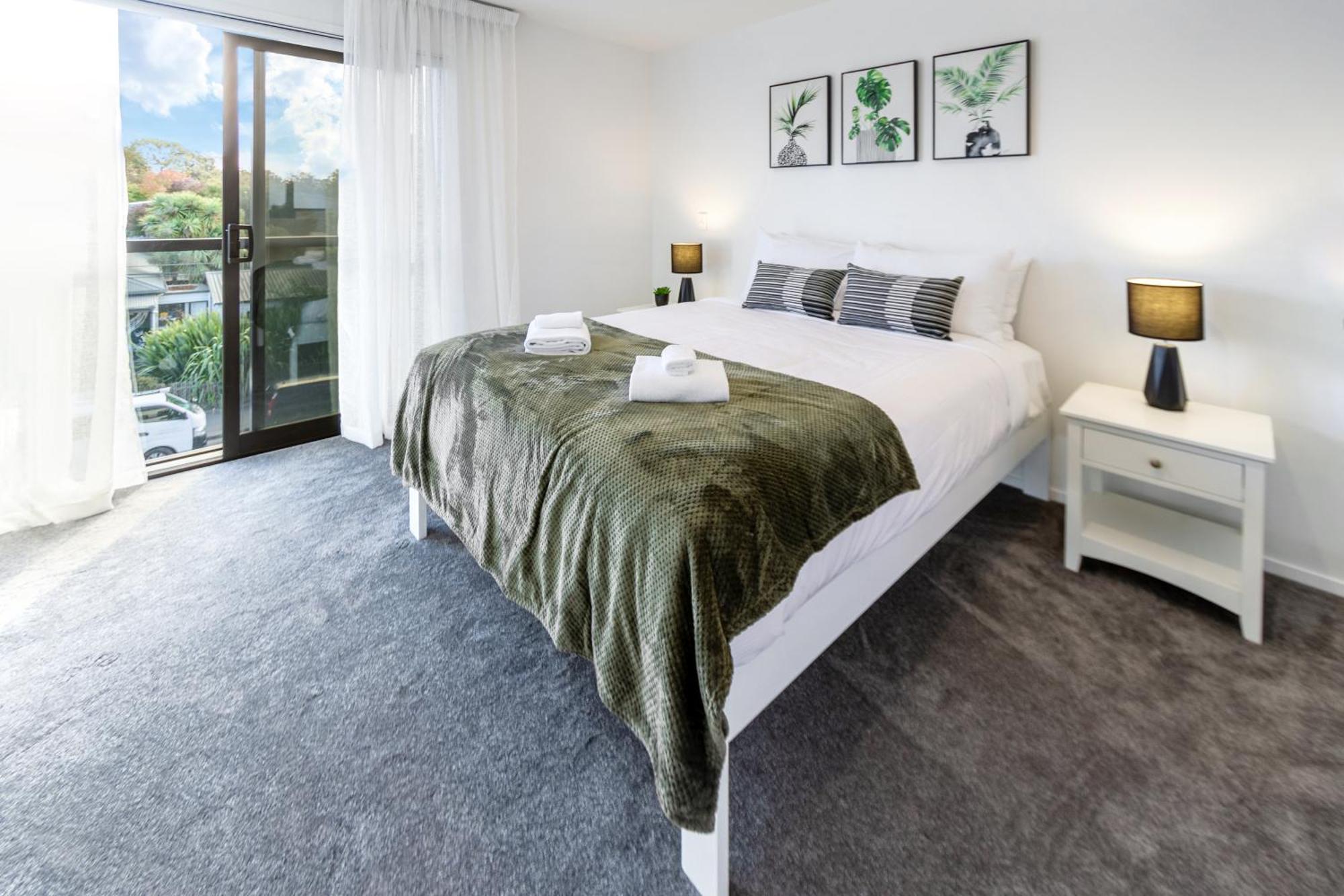 Cbd Luxury Homes Near Cafes Hagley Park River Apartment