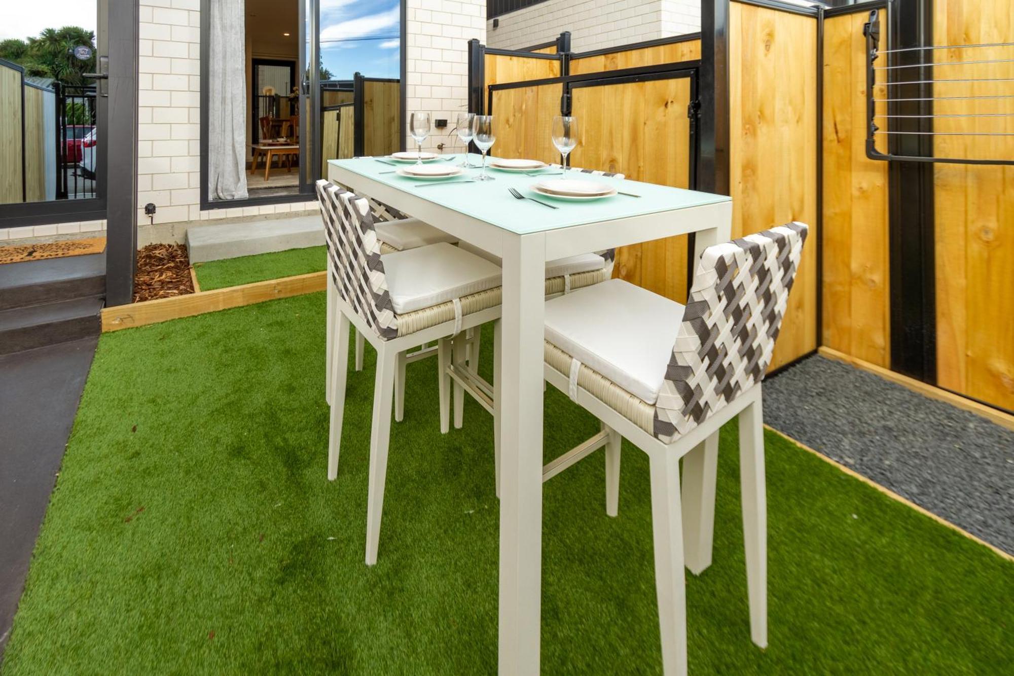 Cbd Luxury Homes Near Cafes Hagley Park River Apartment